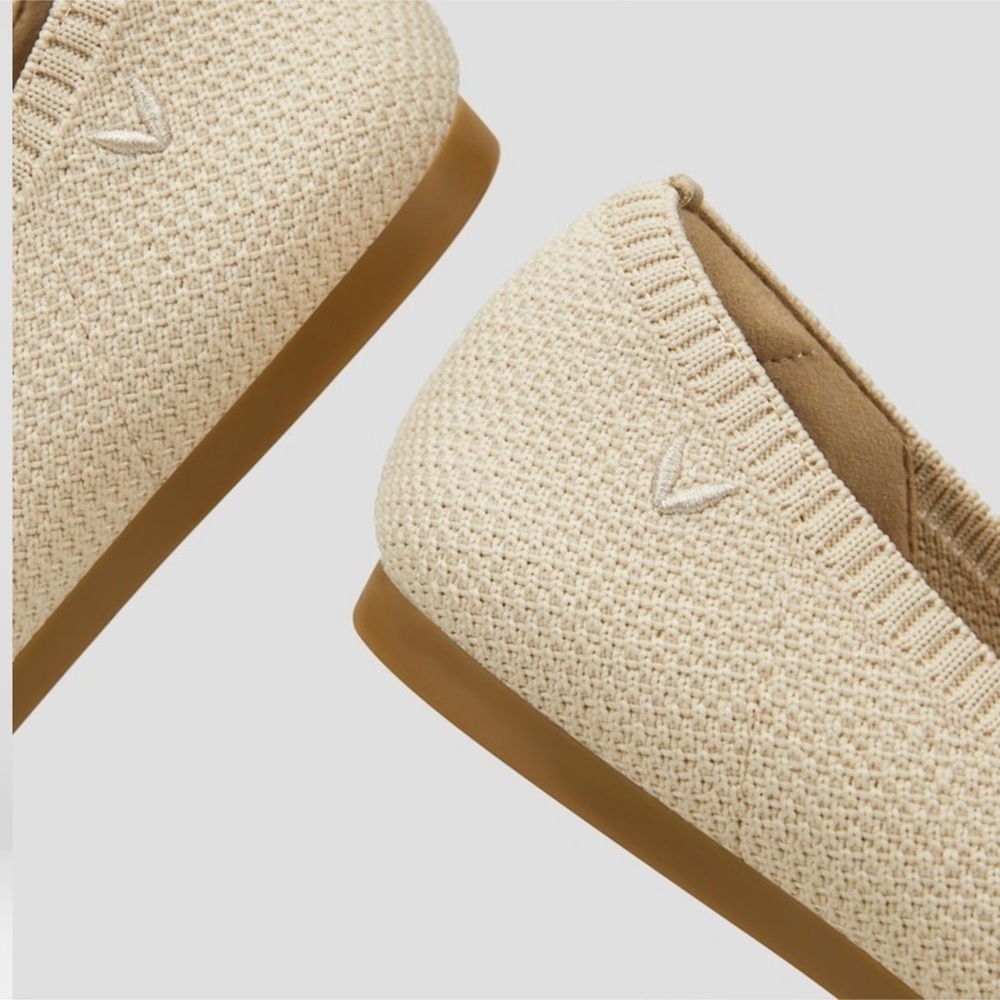 VIVAIA Collection Flats
Pointed-Toe Water Repellent Ballet Bins EU/37.5 US/7